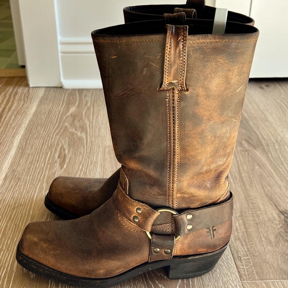 Frye leather square toe gaucho harness motorcycle boots. Sz 9 1/2. Gently worn.
